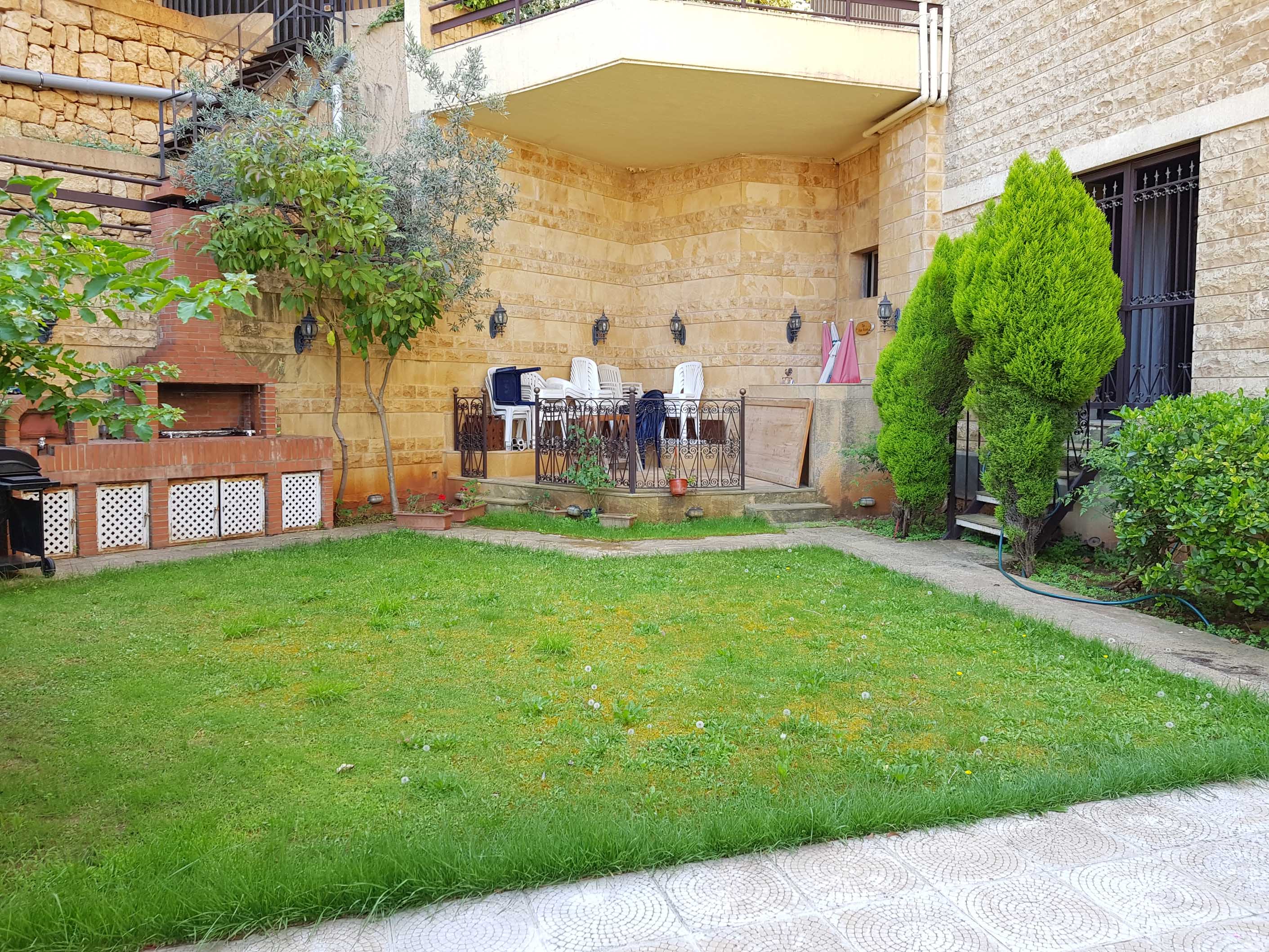 Furnished Apartment with Terrace, Garden & View - Beit Meri 